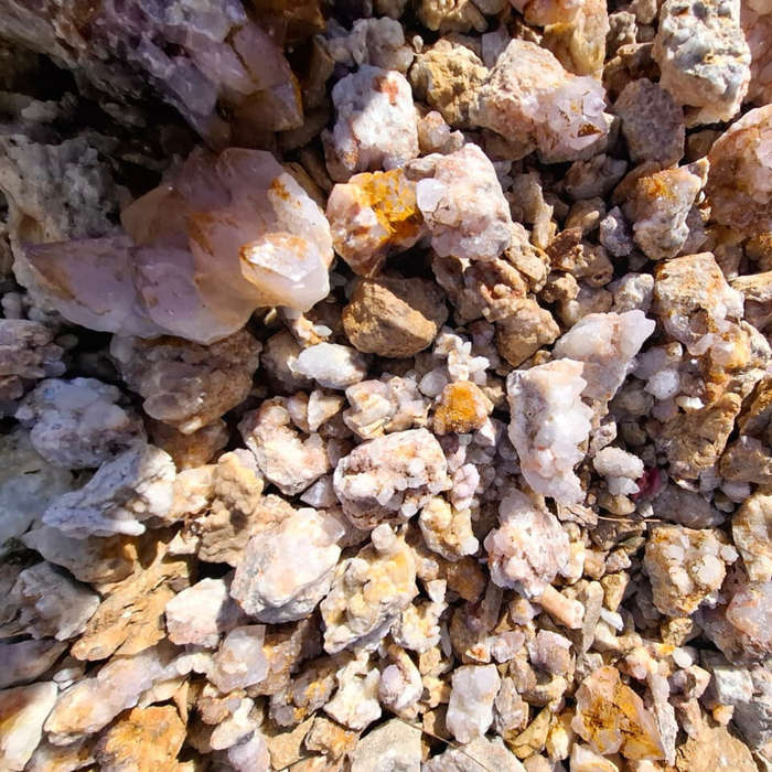 Mpumalanga Quartz, lower quality amethyst and quartz