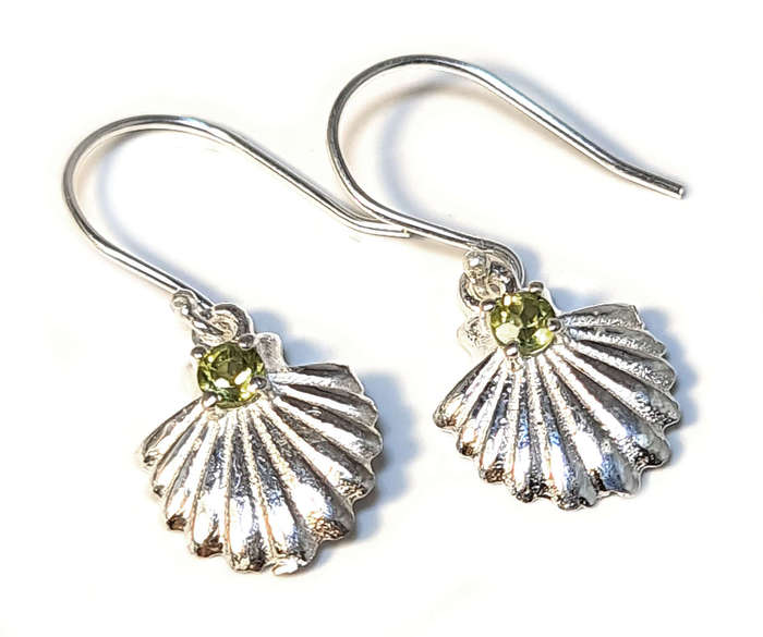 Clam earrings in 925 silver, Peridot, 26mm incl. hook