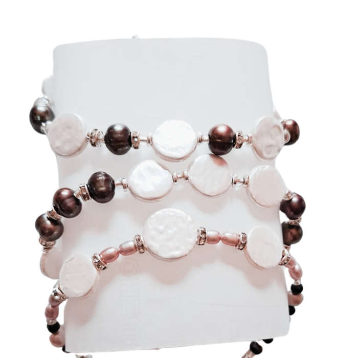 Button freshwater pearl, coloured pearl & Swarovski bracelet
