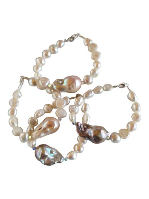 Freshwater pearl, Swarovski & large baroque pearl bracelet