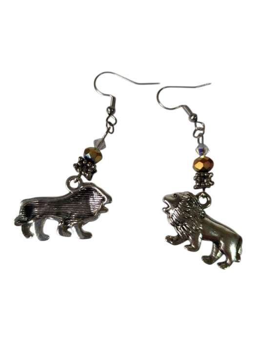 Pair of Lion of the prowl earrings, 5.6cm incl. hook