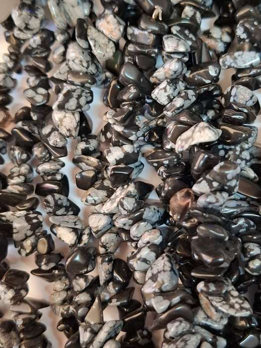 Snowflake obsidian, chips 6-8mm, 40cm