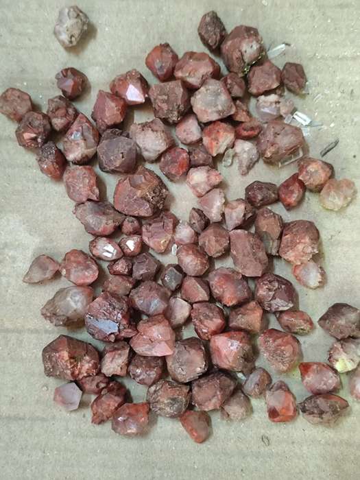 Double Terminated Hematoid quartz points, Rosslyn in Pretoria, 1.5-2.7cm
