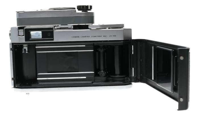 Canon P Camera rangefinder with Leica screw mount 1.8/50mm lens cased