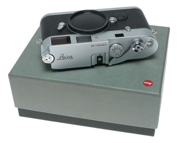 Leica MP 0.72 Rangefinder 35mm film Camera Chrome boxed UNUSED set