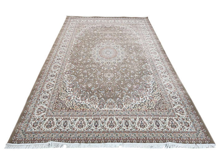 Beautiful Persian Kashan Carpet - 400 x 300 CM