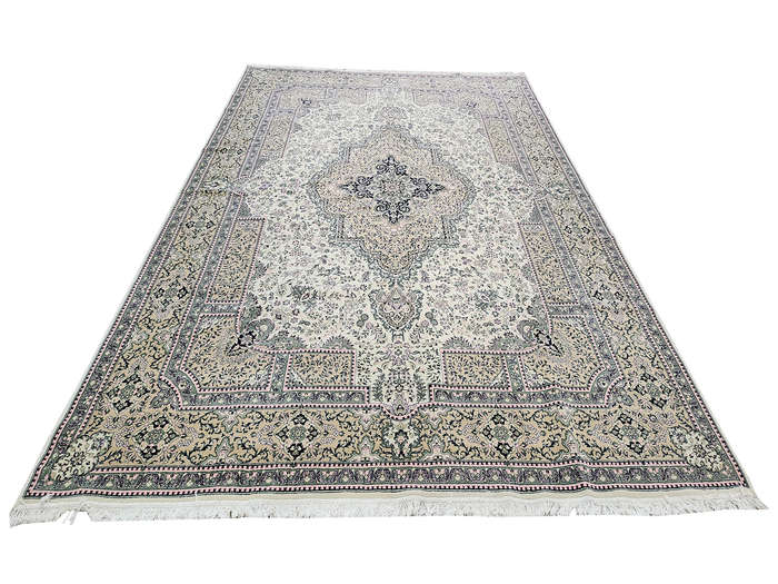 Stunning Persian Kashan Carpet - 400 x 300 CM