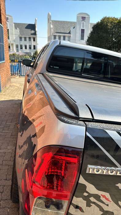 AR-Line electric roller shutter for hilux