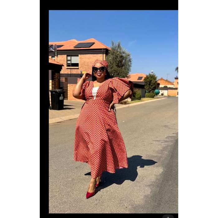 Plus Size Short Sleeve V-Neck  Ankara Midi Dress