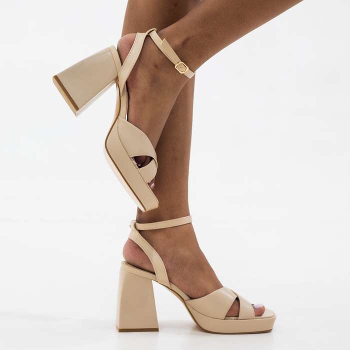 Udoka one band sandal on 7.5cm platform heel beige