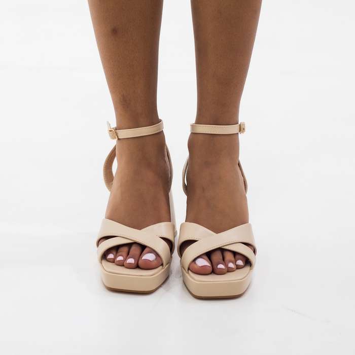 Udoka one band sandal on 7.5cm platform heel beige