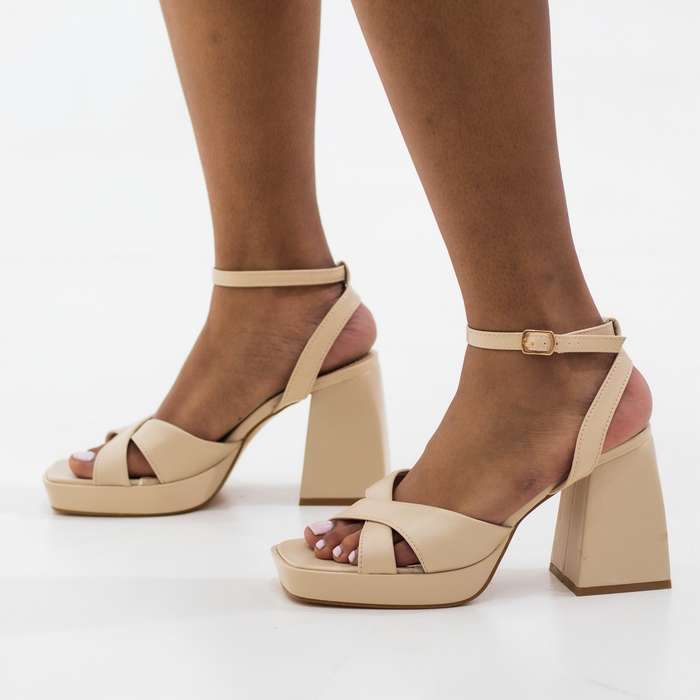 Udoka one band sandal on 7.5cm platform heel beige