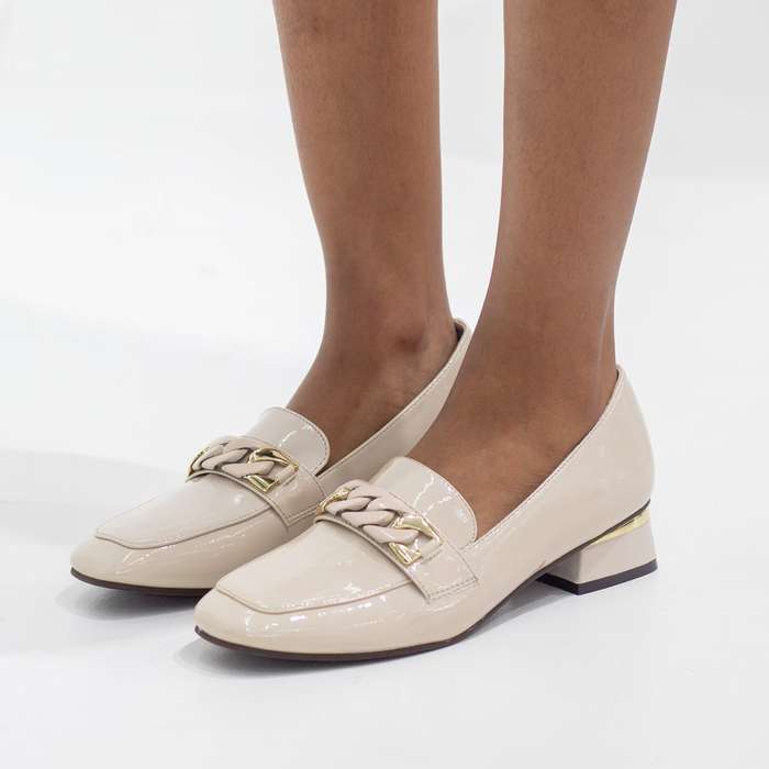 Fang flat heel moc with link trim pat beige