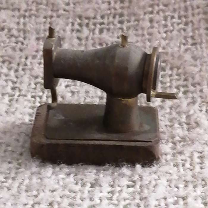 Sewing Machine (Miniature, suitable for Printer's Tray)