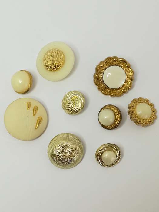 Odd Assortment of Shank Buttons (Assortment)