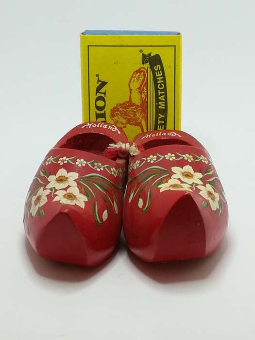 Miniature Wooden Red Clogs Flower Painting (Holland) (Miniature, suitable for printer's tray)