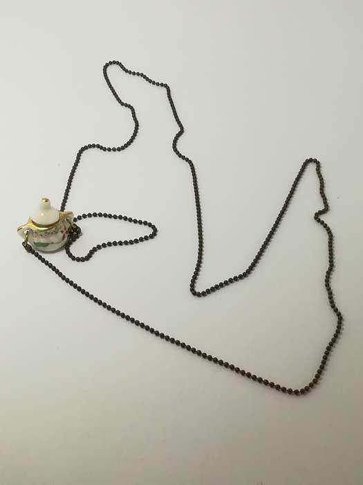 Fashion Necklace with Sugar Pot Charm on Bubbly Chain