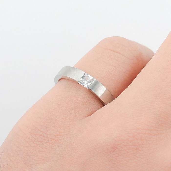 0.47ct White CZ Titanium Wedding Band. Size 10 | T-U