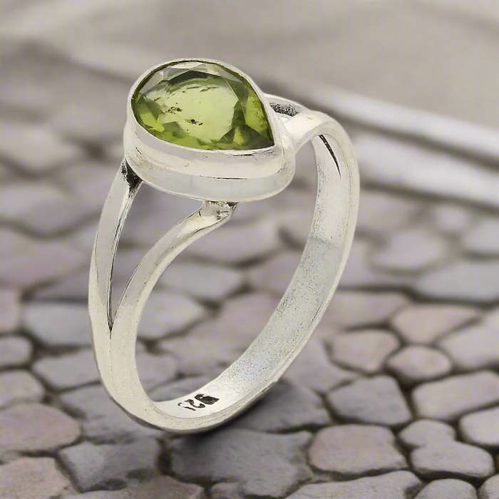 Contemporary Sterling Silver Peridot Ring - Split Shank Design with Teardrop Gemstone