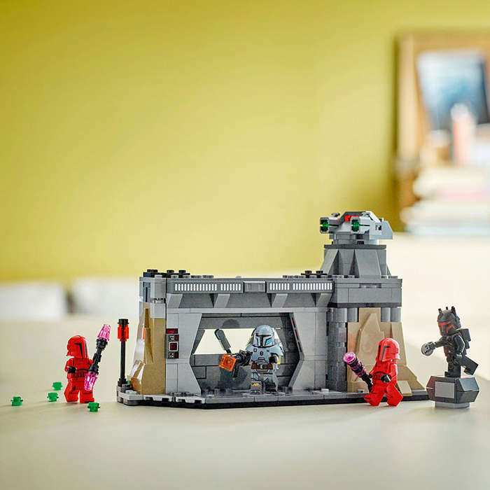 LEGO® 75386 - Star Wars Paz Vizsla And Moff Gideon Battle