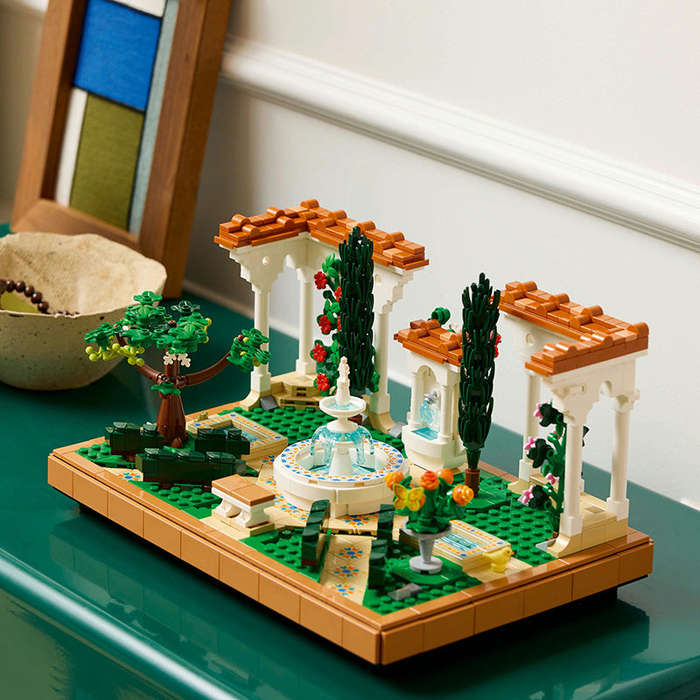 LEGO® 10359 - ICONS Fountain Garden