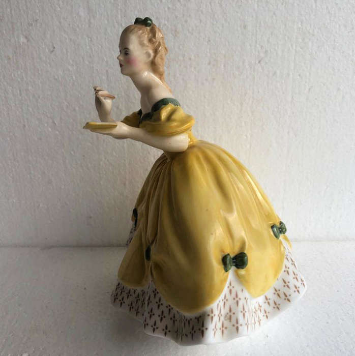 Royal Doulton - Figurine (The Last Waltz)