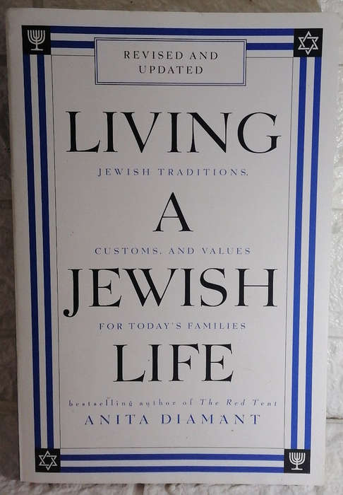 Living a Jewish Life, Revised and Updated: Jewish Traditions, Customs, and Values for Today's Fam...