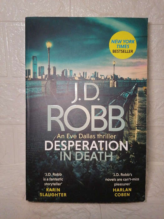 Robb, J. D. - Desperation In Death (In Death, #55) (J.D. Robb)