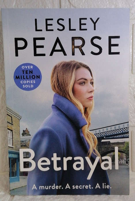 Pearse, Lesley - Betrayal (Lesley Pearse)