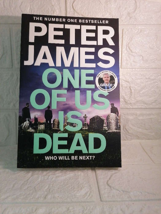 James, Peter - One Of Us Is Dead (Peter James )