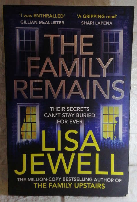 The Family Remains (The Family Upstairs, #2) (Lisa Jewell)