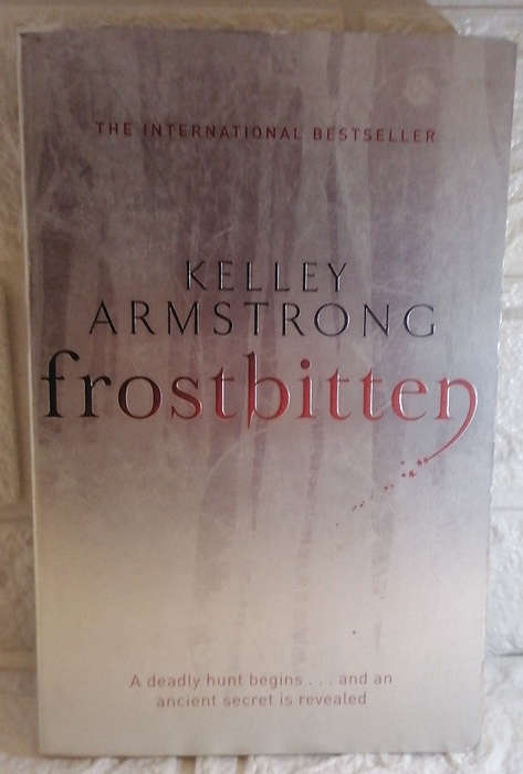 Armstrong, Kelley - Frostbitten (Women Of The Otherworld, #10) (Kelley Armstrong)