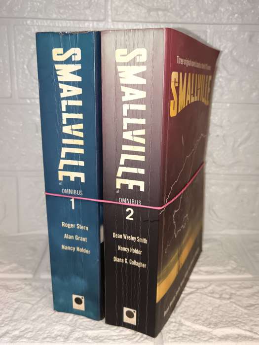 Multiple Authors - Smallville Omnibus Volumes 1 & 2