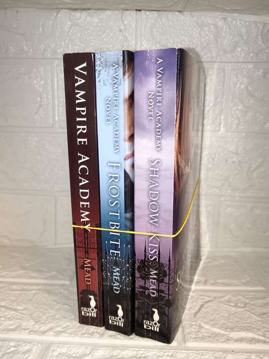 Mead, Richelle - Vampire Academy Books 1-3: Vampire Academy, Frostbite, Shadow Kiss (Richelle Mead)