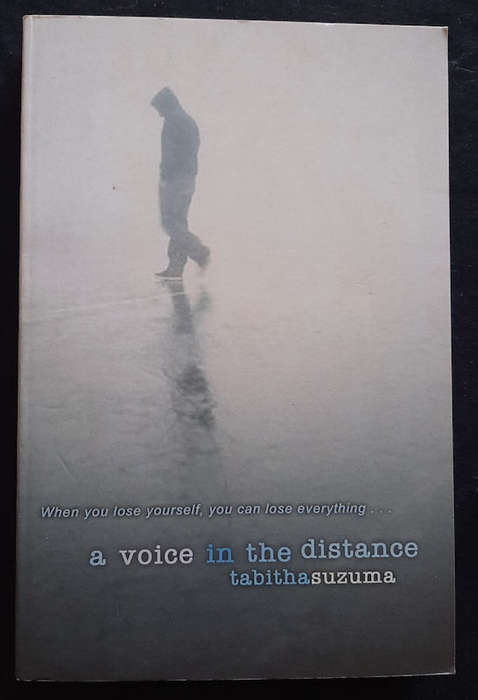 Suzuma, Tabitha - A Voice In The Distance (Flynn Laukonen #2) (Tabitha Suzuma)