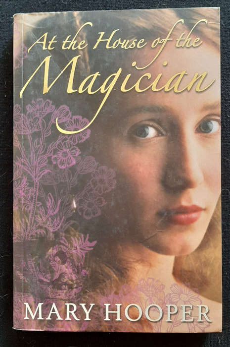 Hooper, Mary - At The House Of The Magician (At The House Of The Magician #1) (Mary Hooper)