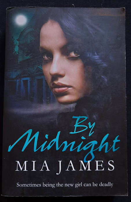 James, Mia - By Midnight (Ravenwood Mysteries #1) (Mia James)