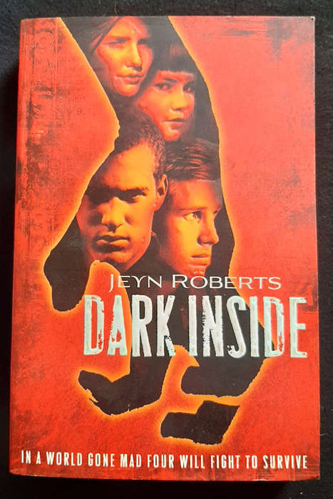 Roberts, Jeyn - Dark Inside (Dark Inside #1) (Jeyn Roberts)