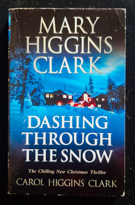 Clark, Mary Higgins - Dashing Through The Snow (Regan Reilly Mysteries # 11.5) (Mary Higgins Clark)