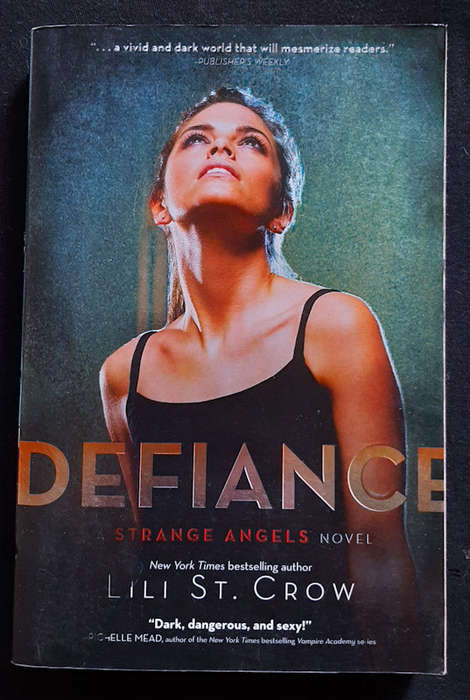 Crow, Lili St. - Defiance (Strange Angels #4) (Lili St. Crow)