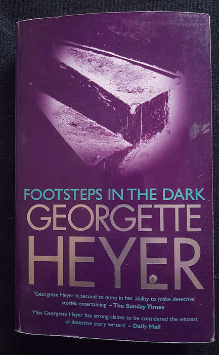 Heyer, Georgette - Footsteps In The Dark (Georgette Heyer)