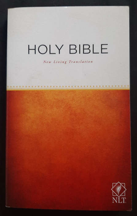 Paperback, Medium - New Living Translations Holy Bible (Medium Paperback)