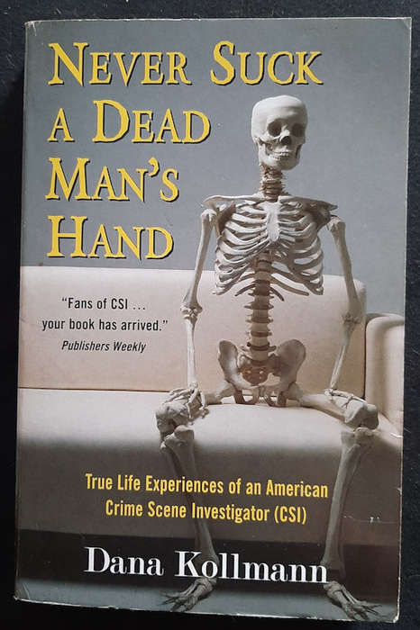 Never Suck A Dead Man'S Hand: Curious Adventures Of A Csi (Dana Kollmann)
