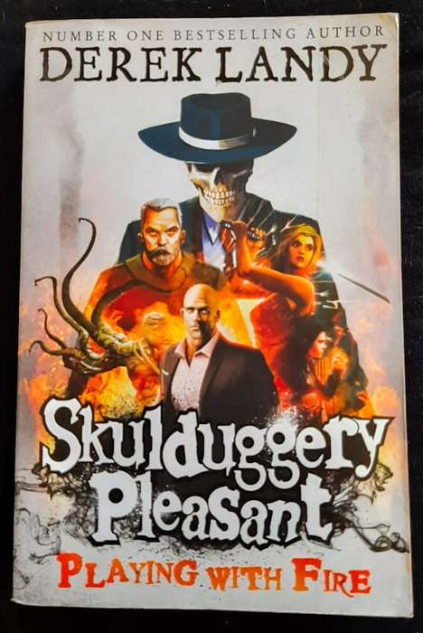 Landy, Derek - Playing With Fire (Skulduggery Pleasant #2) (Derek Landy)