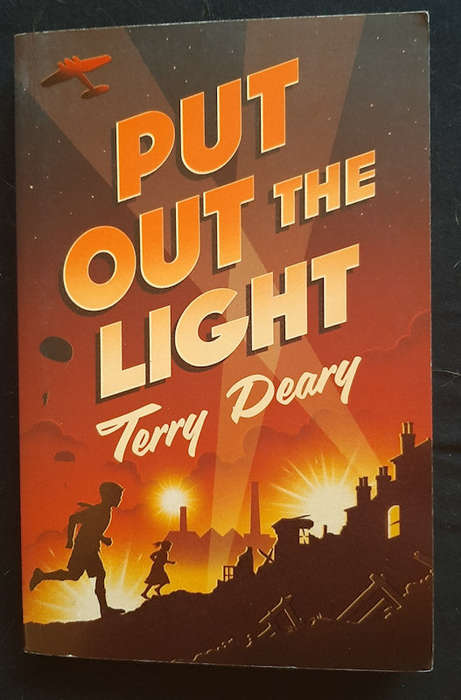 Deary, Terry - Put Out The Light (Terry Deary)