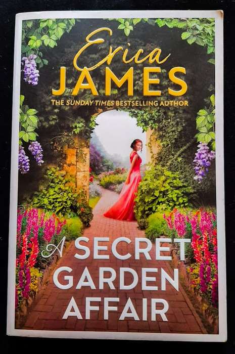 A Secret Garden Affair (Erica James)