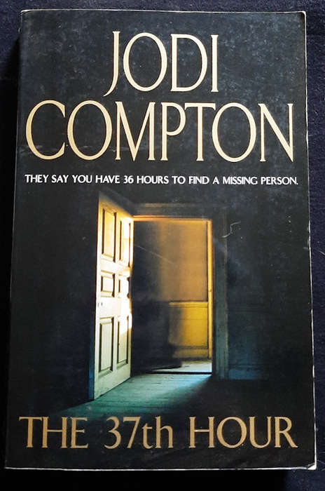 Compton, Jodi - The 37Th Hour (Sarah Pribek #1) (Jodi Compton)