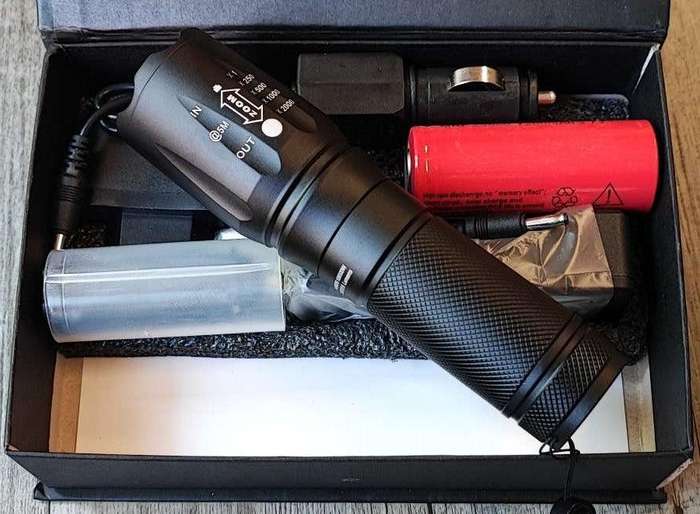 EJC X900 26650 TORCH KIT W/ CHARGERS