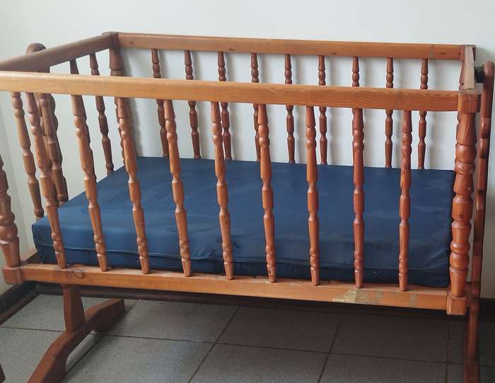 Solid Pine Swinging Crib with Mattress