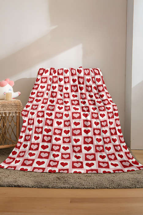 Fiery Red Heart Checkered Print Soft Large Blanket
